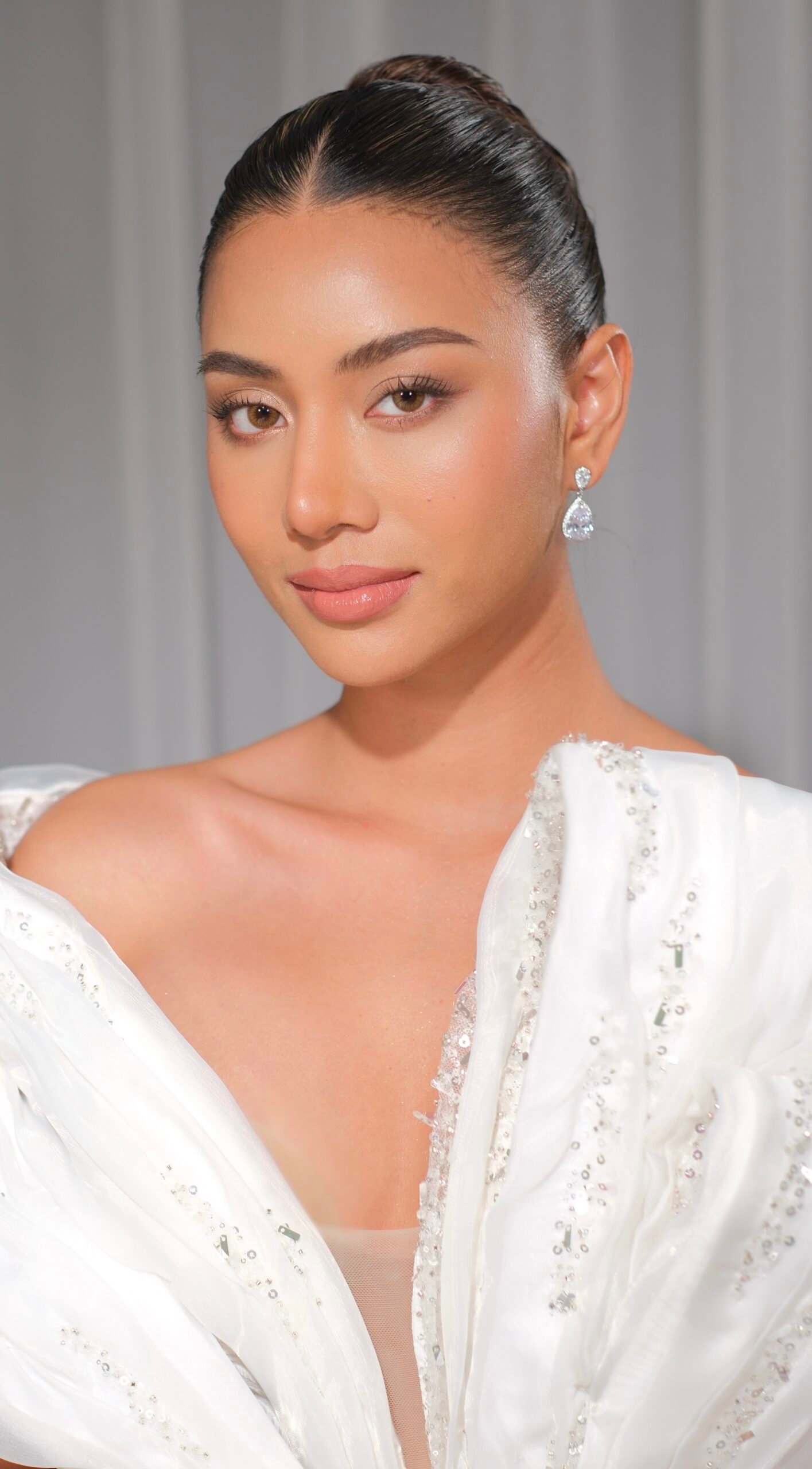 Bridal makeup, sleek