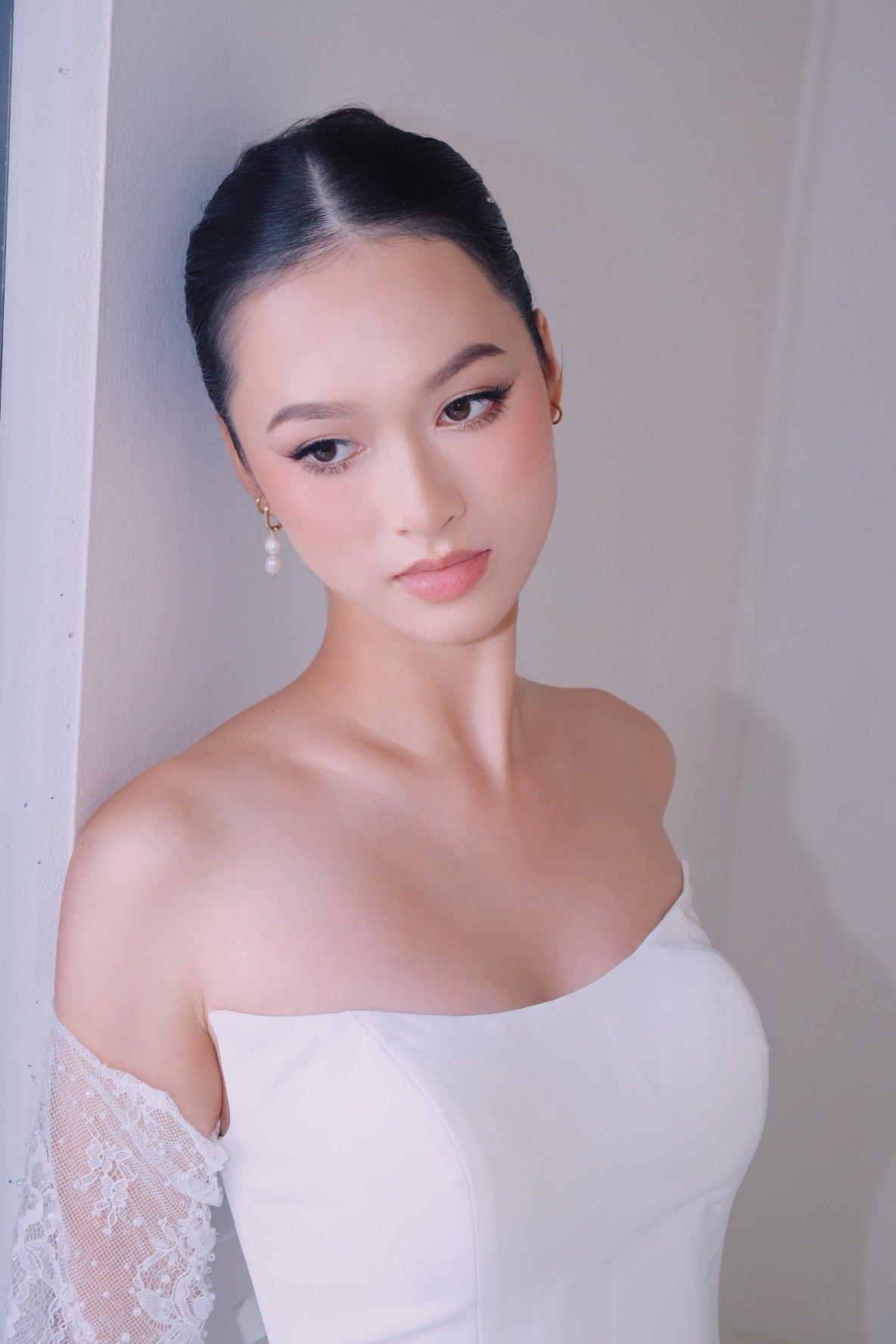 Bride with soft, defined eyes and glass-skin makeup
